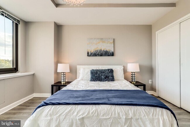 Building Photo - 1011 Arlington Blvd