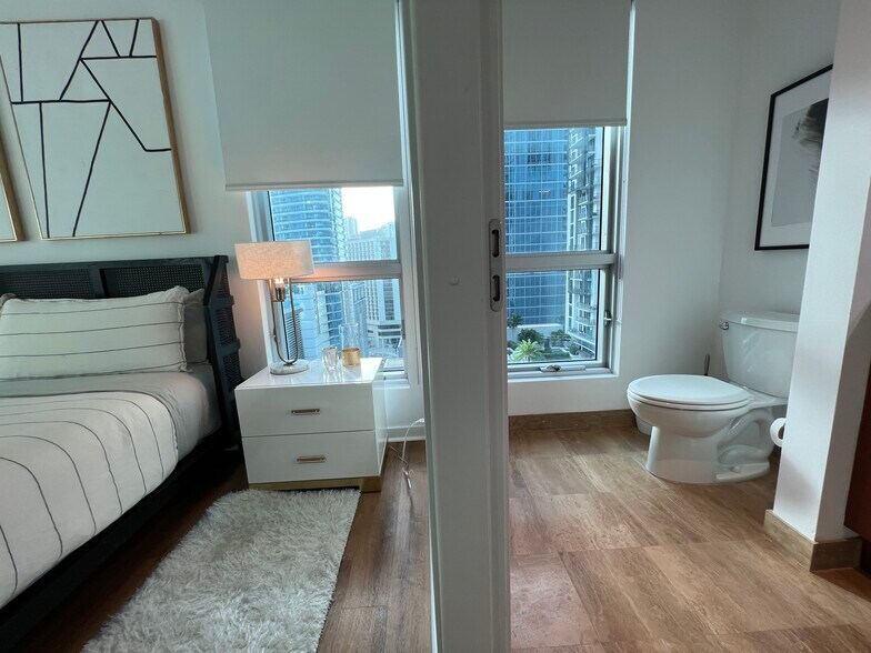Building Photo - 300 S Biscayne Blvd