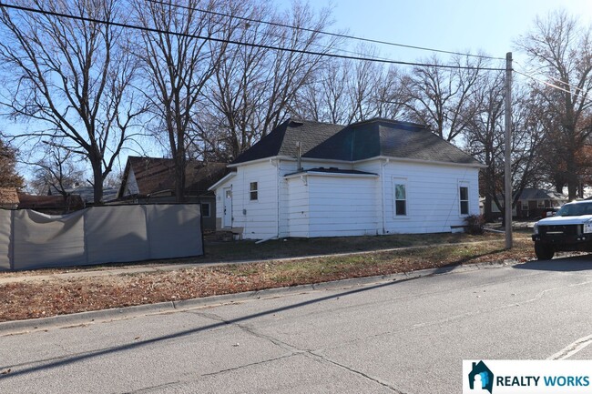 Building Photo - Cozy Two Bedroom Home