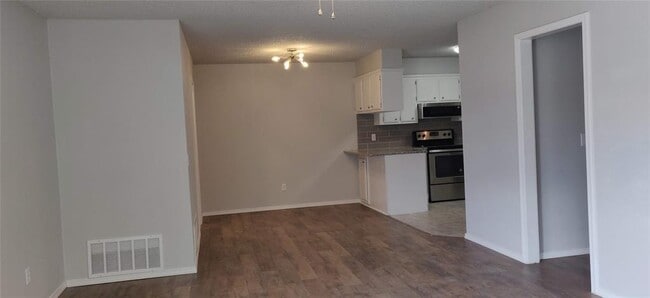 Building Photo - 1109 Parkview Dr