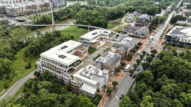 Building Photo - 105 N Riverview St