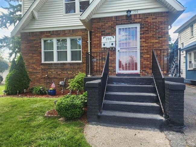 Primary Photo - 196 Bondale Ave