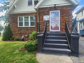 Building Photo - 196 Bondale Ave