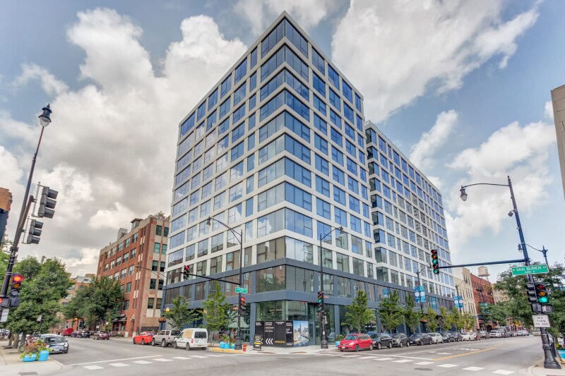 Building Photo - 812 W Van Buren St
