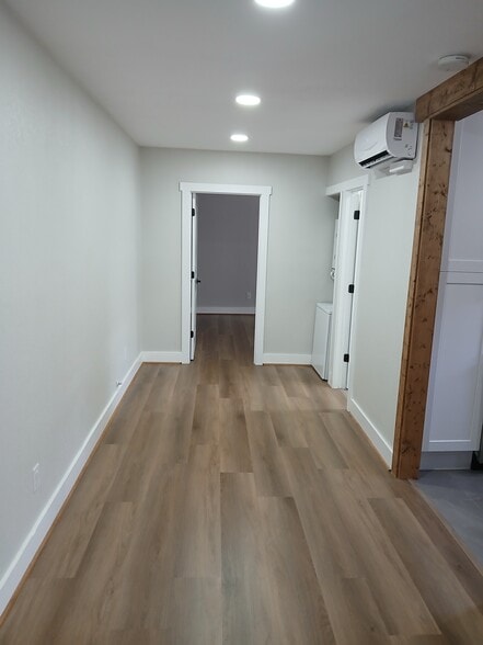 Dining / Laundry - 3904 Moore St