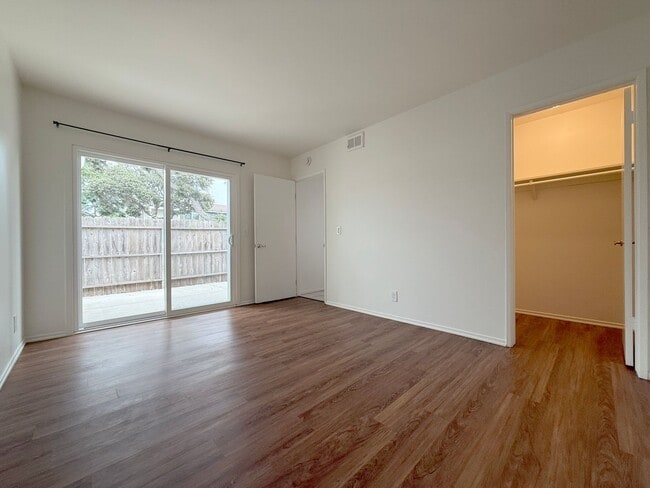 Building Photo - Rare Surfside One Bed Condo with Two Car G...