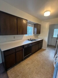 Building Photo - (LEASE PENDING) $2,475 3 Bed/2 Bath House -Country Club Estates neighborhood