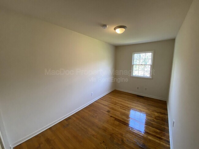 Building Photo - 706 Olde Greenwich Cir