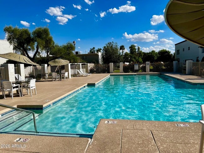 Building Photo - 4324 N Parkway Ave