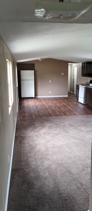 Building Photo - 135 SE Guinevere Ct