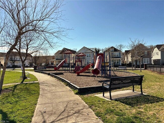 Building Photo - 266 Foxglove Dr