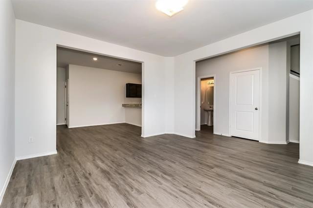 Building Photo - 5700 Willamette Dr