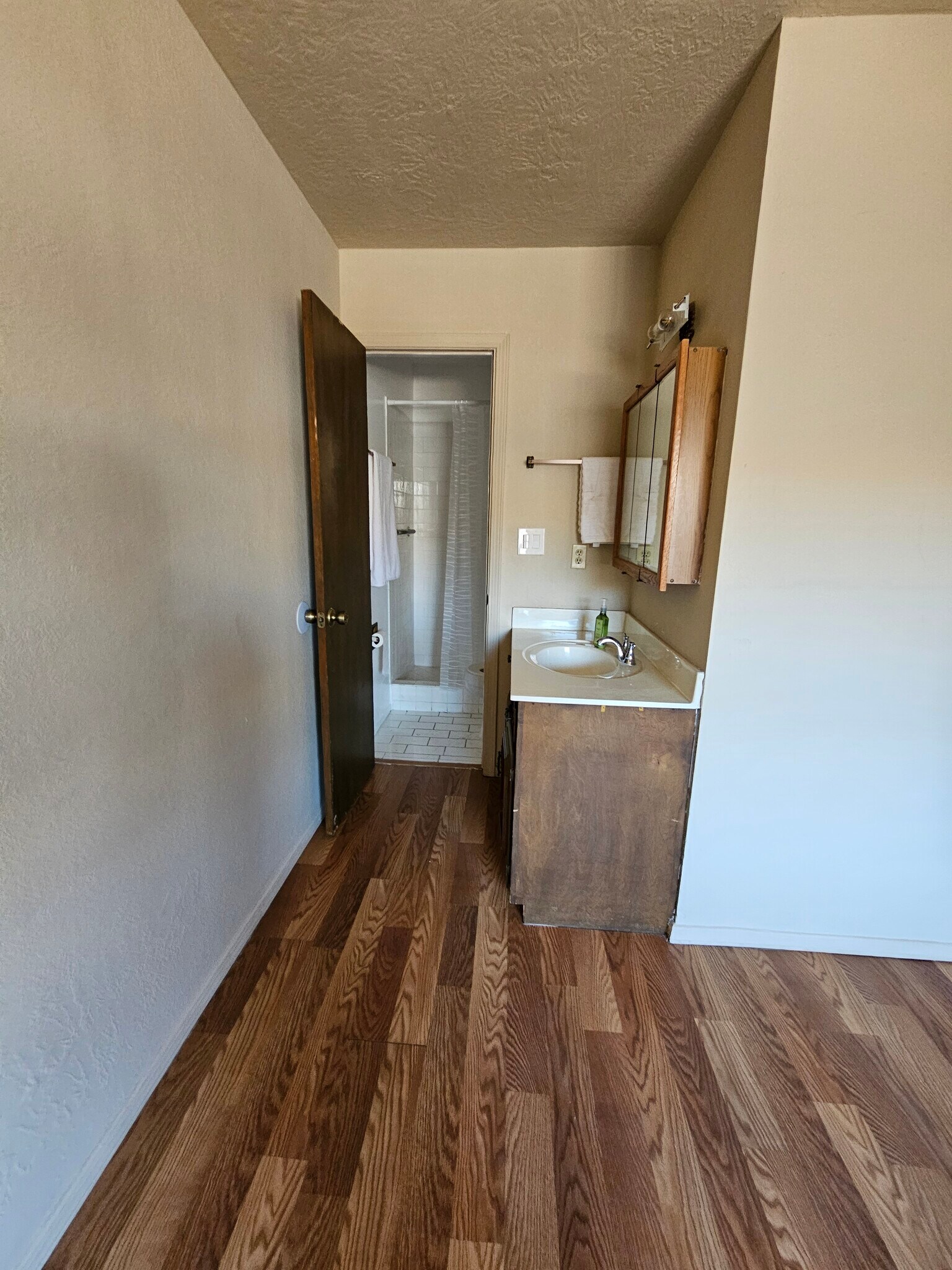 Master bathroom - 1556 Common Dr