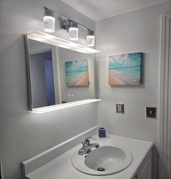 Building Photo - 227 Iron St