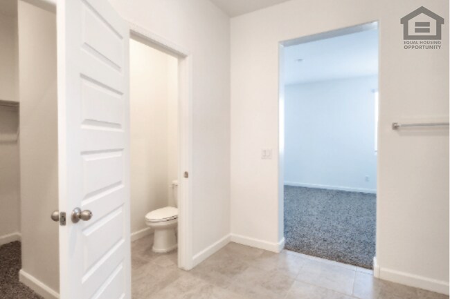 Building Photo - 40110 W Shaver Dr