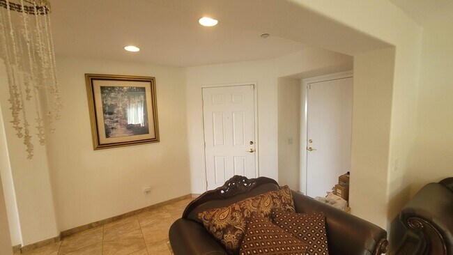 Building Photo - 2422 Pointe Pkwy