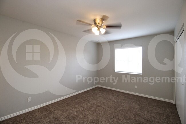 Building Photo - 2522 E Don Carlos Ave