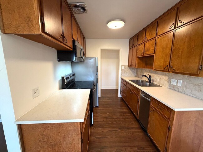 Building Photo - Charming 3-Bed, 1-Bath West Sacramento Home – Updated with Solar!