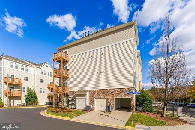 Building Photo - 42235 San Juan Terrace