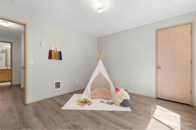 Building Photo - 3615 Auburn Way S