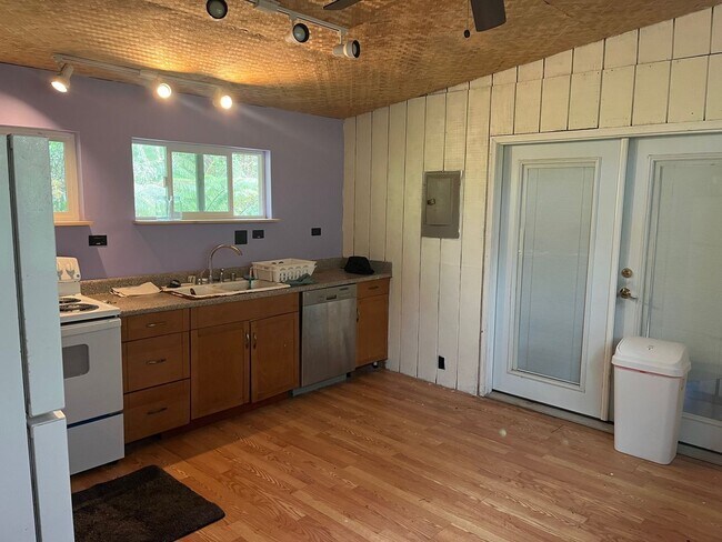 Building Photo - Flexible Rental Near Hilo – Whole House or Separate Units | Pets OK