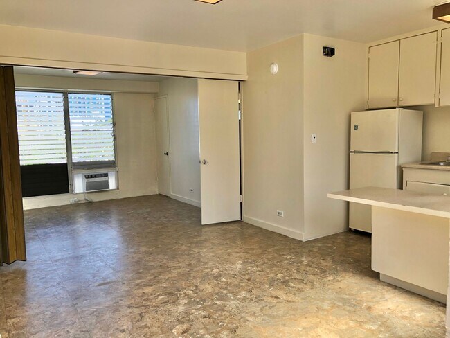 Building Photo - Lusitana Hale- 1 Bdrm, 1 Bath, and 1 Covered Parking with utilities included!