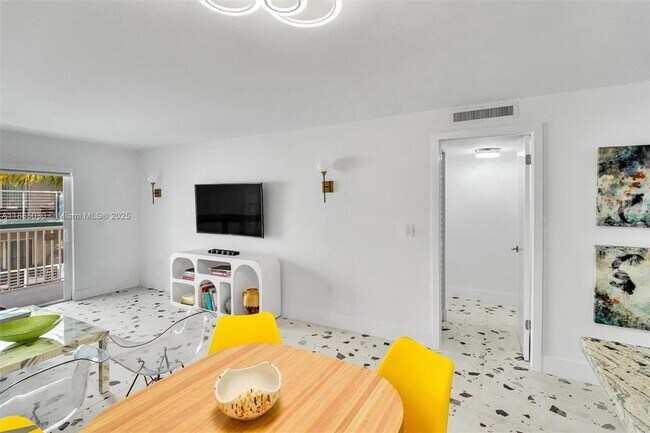 Building Photo - 3527 NE 168th St