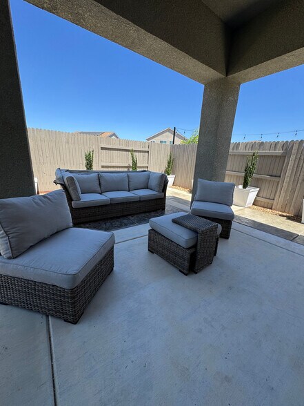 Building Photo - 5049 Cardero Way