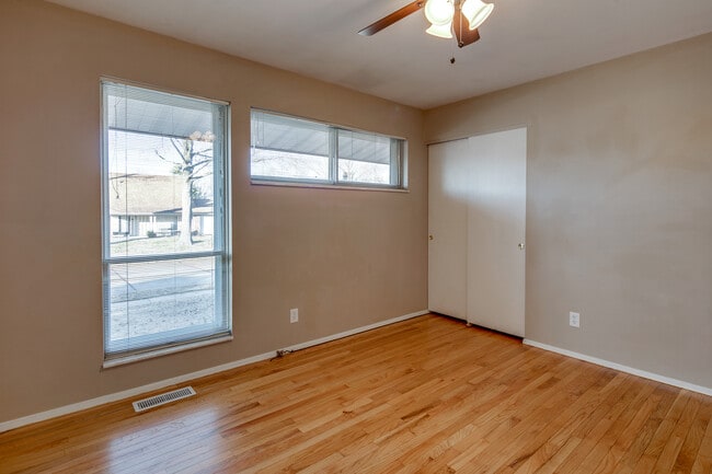 Building Photo - 2830 Flintwood Dr
