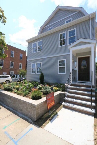 Primary Photo - 220 Massachusetts Ave