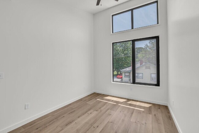 Building Photo - Brand-New Townhome Just Minutes from Downt...