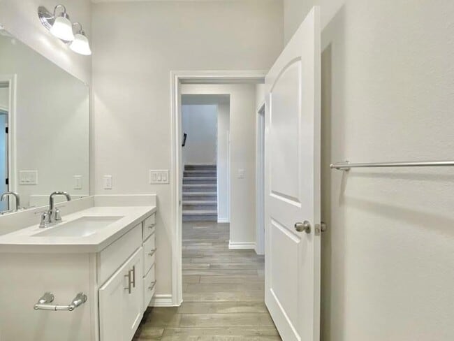 Building Photo - 208 Caisson Trl