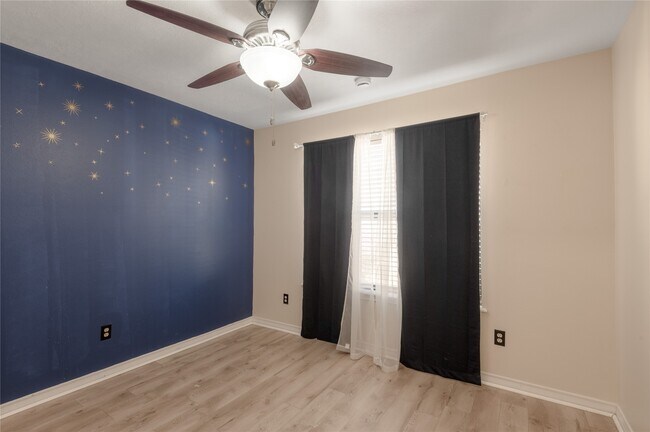 Building Photo - 1401 Ave O