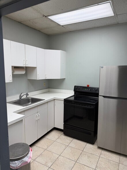 Building Photo - 10 Cochituate St