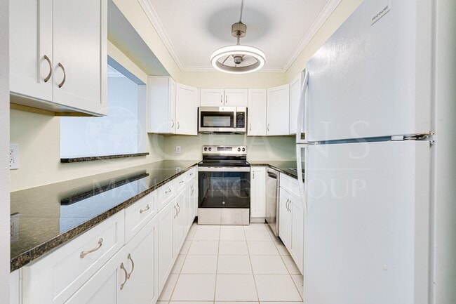 Building Photo - 1st Floor Oceanfront Condo