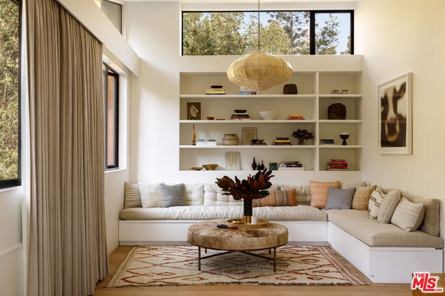 Building Photo - 8970 Wonderland Park Ave