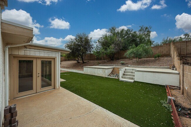 Building Photo - 2851 E Acoma Dr