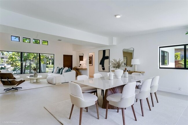 Building Photo - 1120 NE 86th St