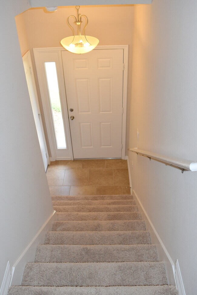 Building Photo - Beautiful Lake View Condo in a Prime Location