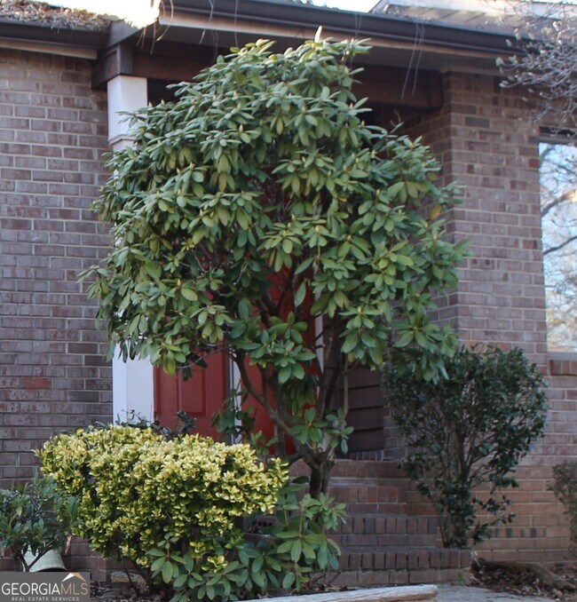 Building Photo - 1517 Stoneleigh Way