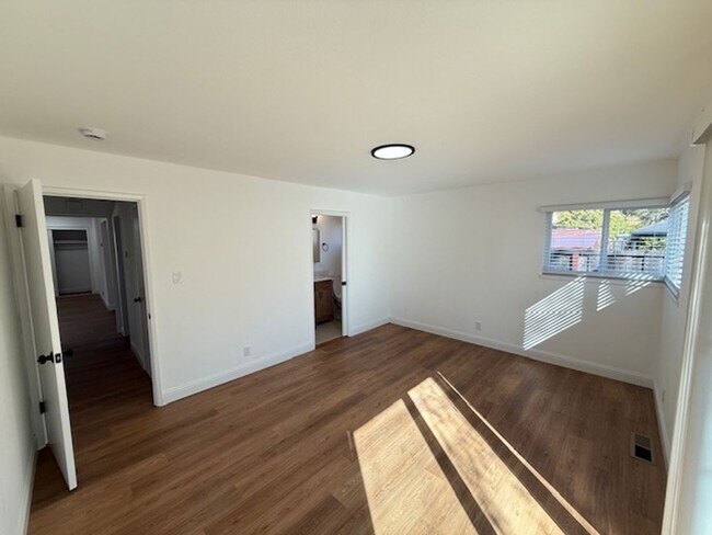 Building Photo - Fully Renovated 3-Bedroom Single Family Home in Rodeo