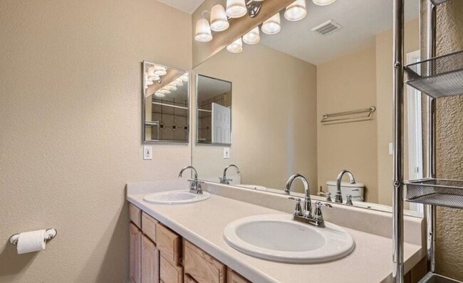 Building Photo - Beautiful Newly Remodeled Home in Roxborough Park