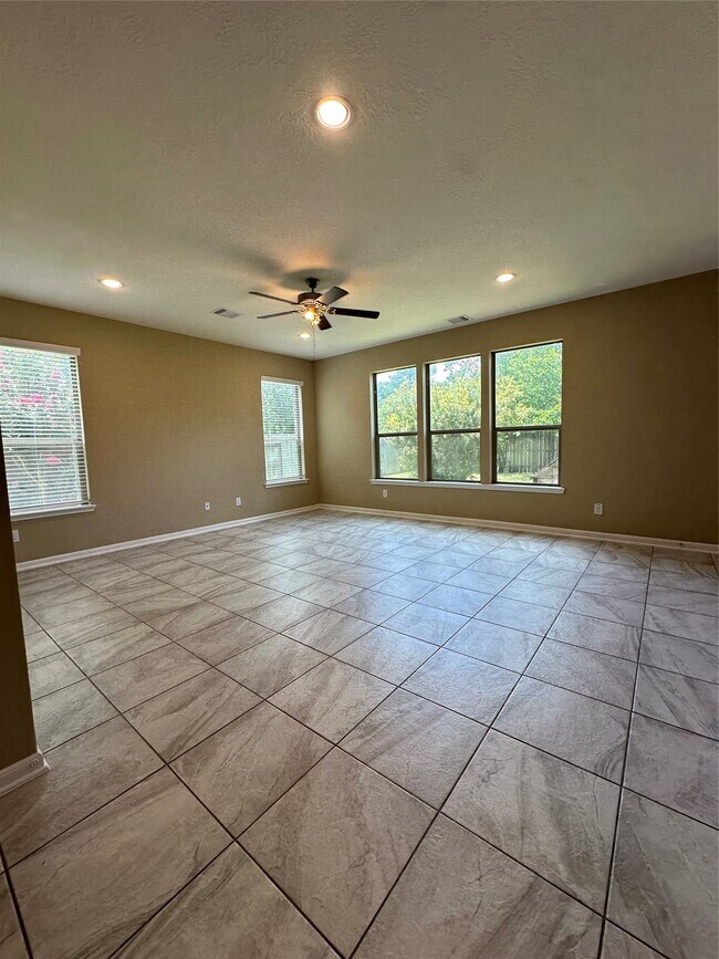 Building Photo - 2606 Riverhollow Ln