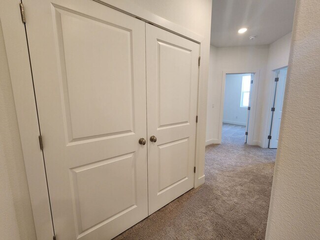 Building Photo - New  Townhome  in South Carson City