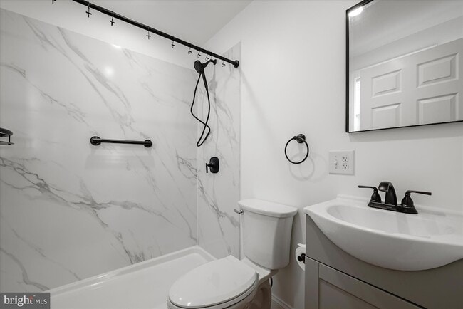 Building Photo - 117 E Monmouth St