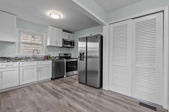 Building Photo - NEW RENTAL ALERT: Beautiful 4-Bed Home in Hampton — Available NOW!