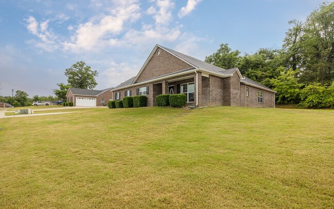 Building Photo - 705 Porter Ln
