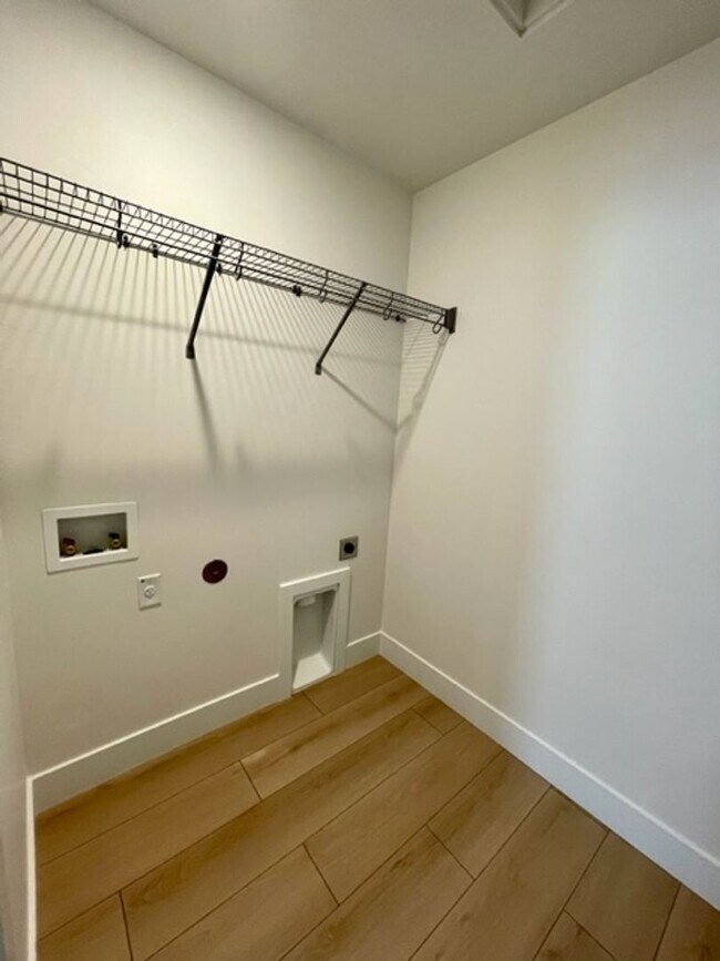 Building Photo - 3070 NE Terreo Pl