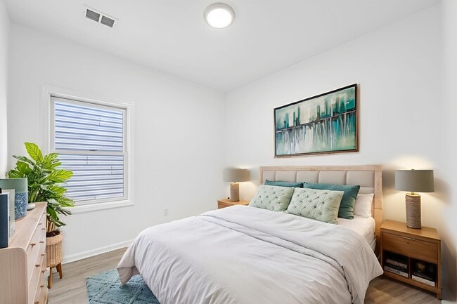 Building Photo - 62 Hutton St