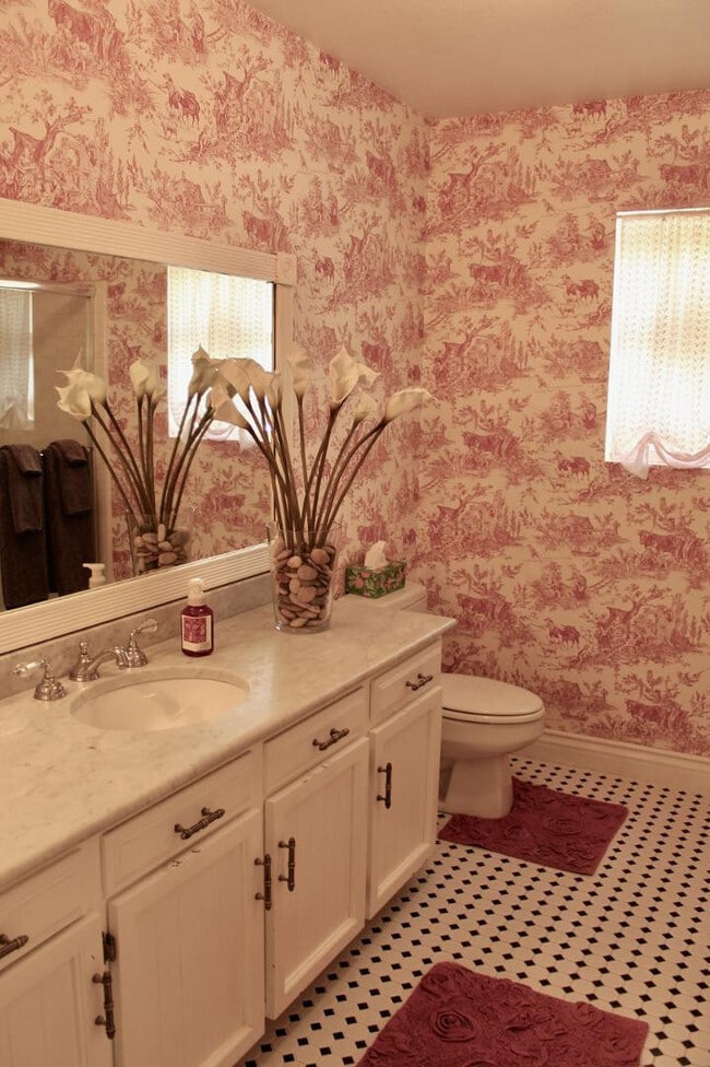 Building Photo - 2041 E Gary Cir